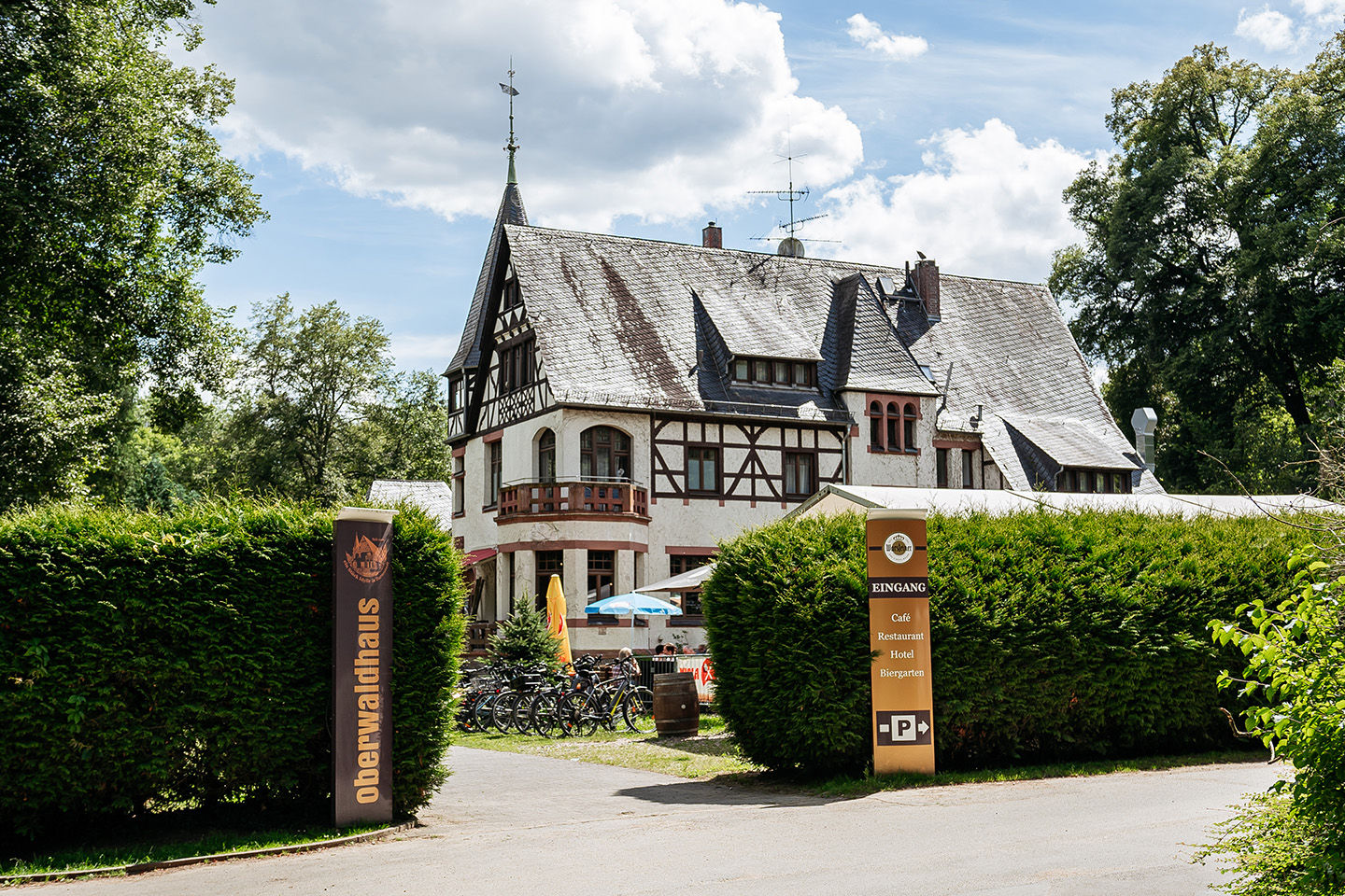 Oberwaldhaus am Steinbrücker Teich bei Tag